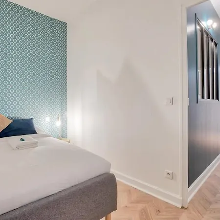 Modern Mirosmenil V Apartment *